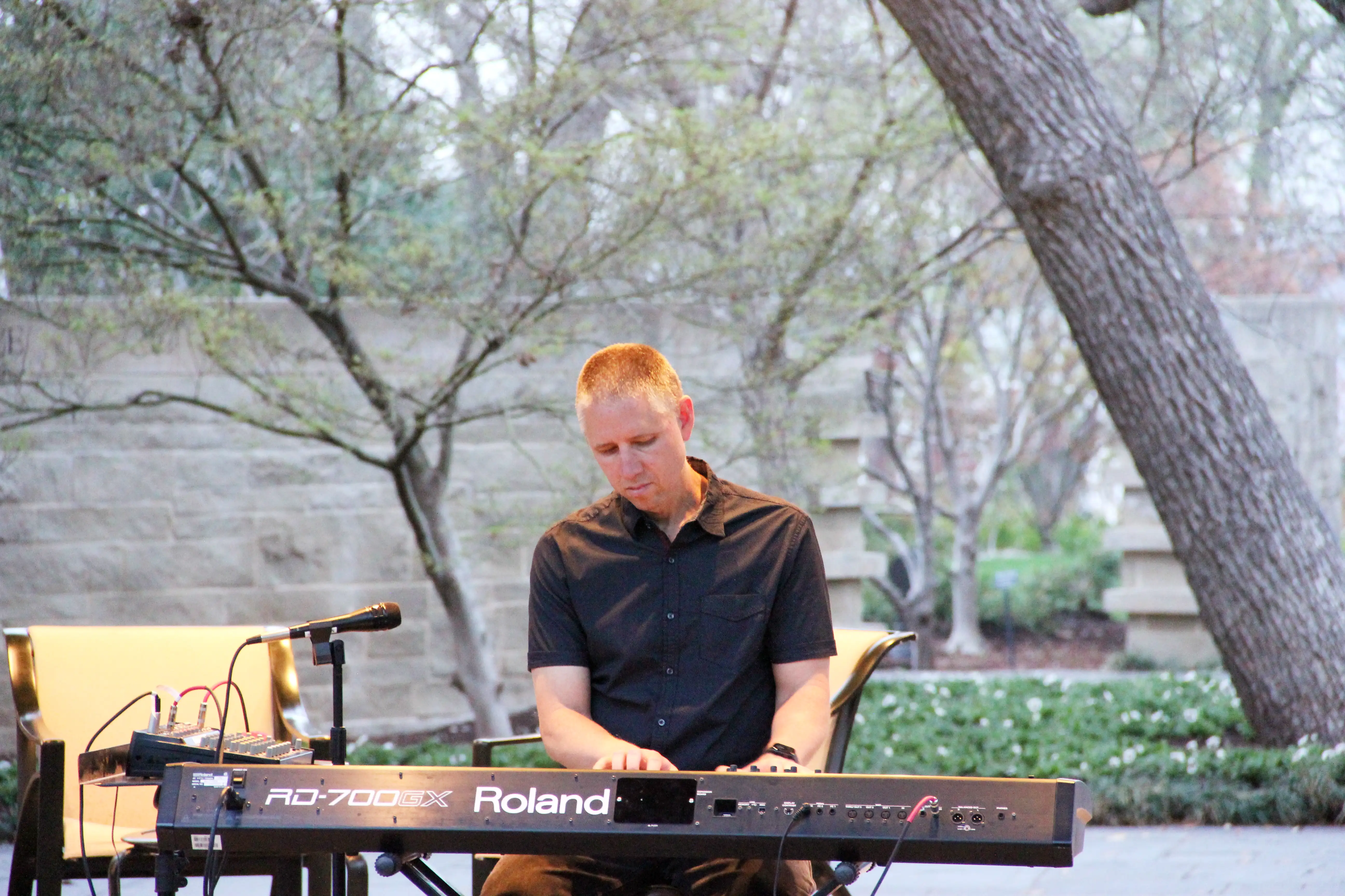 Lee playing piano at the Dallas Arboretum